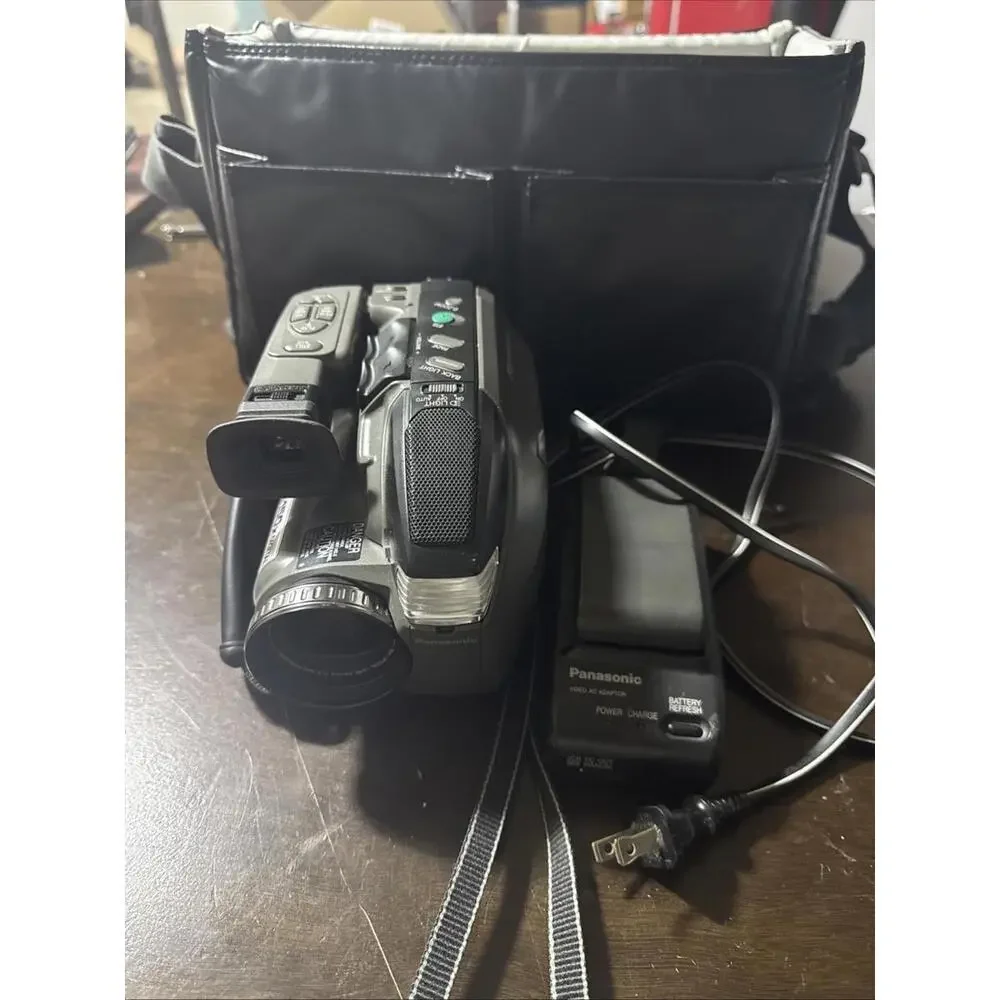Panasonic Palmcorder Camcorder VHS-C PV-L550D W/Battery & Charger *READ* TESTED